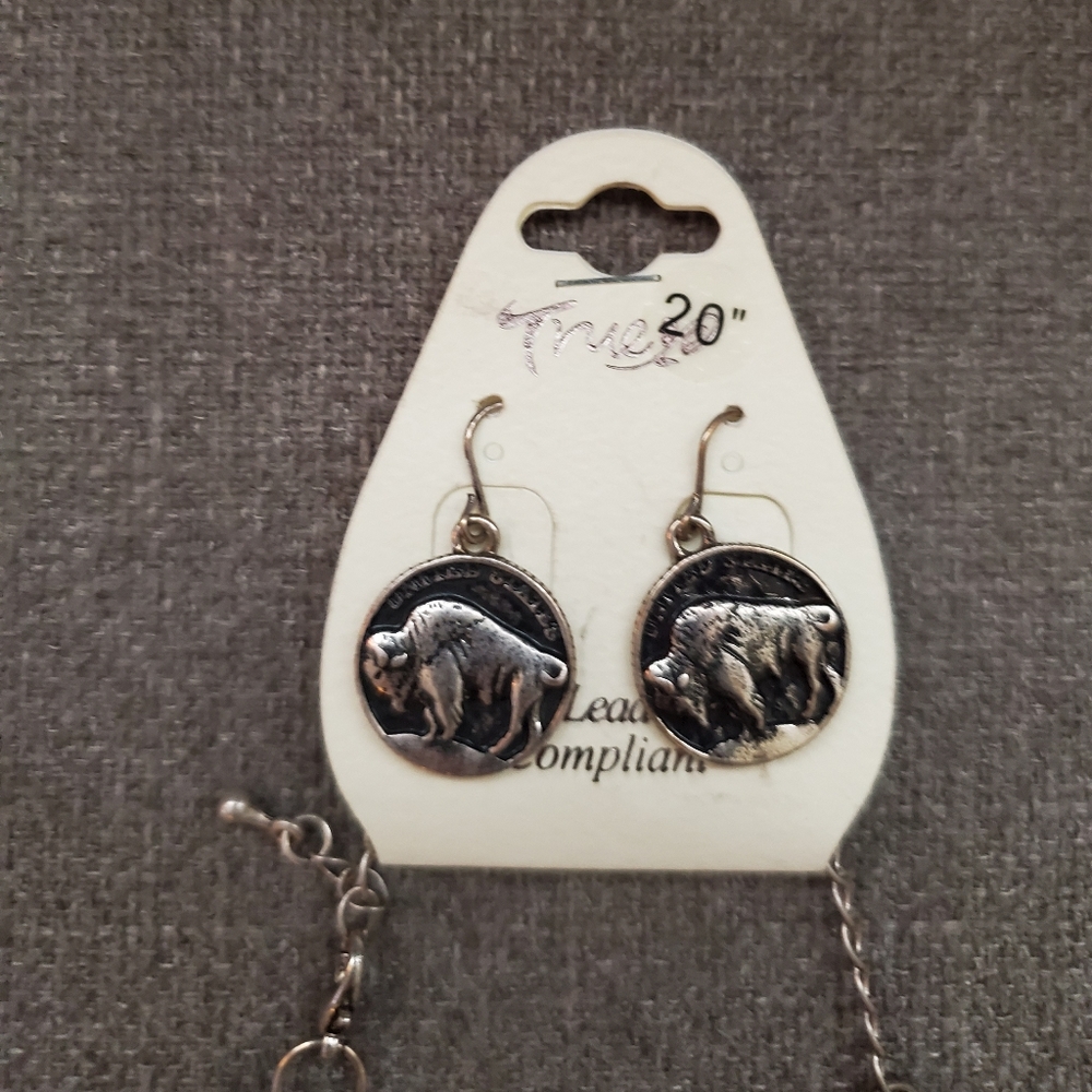 Jewelry - Picture 2 of 3